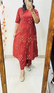 Kurti Informal para Mujer y Pantalones hasta el Tobillo con Estampado Aline, Diseño Moderno, Hecho en India - Product Image 5