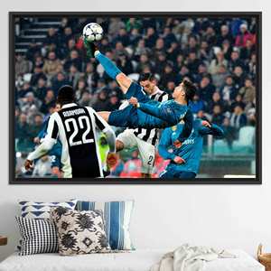 Arte en Lienzo de Cristiano Ronaldo: Póster de Fútbol Impreso para Decoración del Hogar, LIENZO ENMARCADO EN NEGRO - Product Image 1