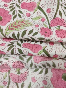 Tissus en coton indiens faits à la main Textile de broderie léger avec des impressions bloquées à la main respirantes pour les robes bohèmes - Product Image 4