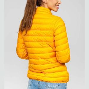 Chaqueta Acolchada de Lona Tejida para Mujer, Color Amarillo, con Capucha, 100% Poliéster, Cierre de Cremallera, Transpirable e Impermeable, para Otoño e Invierno - Product Image 4
