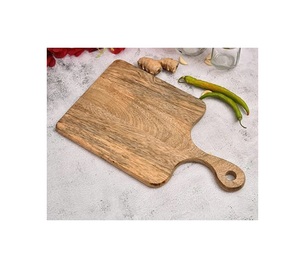 Tabla de cortar de madera clásica con mango Tabla de charcutería Regalos para el hogar y utensilios de cocina y color madera natural - Product Image 6