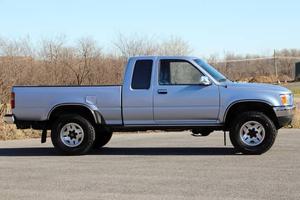 Toyota Hilux pick-up d'occasion de 2000, 100% en parfait état de marche, sans accident - Product Image 2