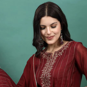 ชุดกางเกง Kurti และ Dupatta สำหรับใส่ทำงานปักลายสไตล์ซาลวาร์คาเมซแฟชั่นใหม่แบบดั้งเดิม - Product Image 1