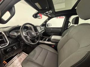 Échange de véhicule neuf : NOUVEAU RAM 1500 BIG HORN HEMI 2022 avec un VSE TURBO SPÉCIAL, LIVRAISON GRATUITE, INCLUT DES AVANTAGES SPÉCIAUX, SIÈGES EN CUIR - Product Image 3