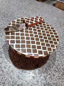 Vente en gros d'incrustation en résine de qualité supérieure avec jambe en métal Ensemble de supports à gâteau avec couteau à dessert parfait pour la décoration de gâteaux et le service élégant - Product Image 2