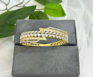 Elegante Brazalete Abrible de Oro con Circonitas Cúbicas de Primera Calidad para Bodas y Compromisos, Colección para Fiestas, para Mujer - Product Image 1