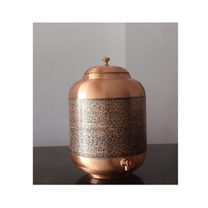 Distributeur d'eau en cuivre martelé conçu pour une hydratation constante et une utilisation quotidienne fiable dans les cuisines familiales - Product Image 2