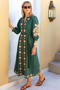 Vestido de fiesta hecho a mano para mujer, vestido ucraniano de diseñador con cuello en V bordado de tres cuartos - Product Image 3