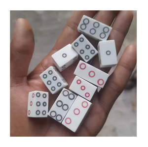 Dados de cubo cuadrado de resina de alta calidad con puntos rojos en los lados uno y cuatro técnica cruda arte popular decoración del hogar proveedor indio - Product Image 6