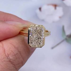 Anillo de Diamante de Laboratorio con Certificación IGI, Corte Radiante, 4.00ct, Engaste Catedral - Product Image 2