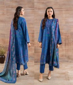 Colección SSumaira Gull Jee, Elegante Traje de Lino de 3 Piezas con Estampados Digitales, Bordados y Dupatta con Estampado de Rayas - Product Image 2