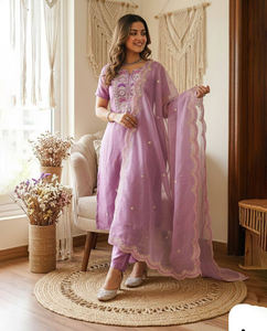 Tenue de fête décontractée en coton de qualité supérieure à imprimé floral au prix de gros Ensemble de costumes afghans pour femmes Tenue de festival et décontractée - Product Image 1