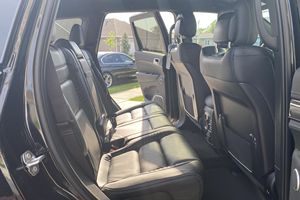 Jeep Grand Cherokee Trackhawk 2021, Bajo Kilometraje, Caja de Cambios Automática, Volante a la Izquierda, Neumáticos R20, Estado Oscuro - Product Image 6