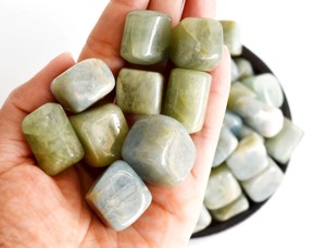 Piedras de <span class=keywords><strong>Aguamarina</strong></span> de Primera Calidad, 1 kg, Cristales Pulidos para Sanación, Bienestar, Equilibrio Emocional y Protección - Product Image 1