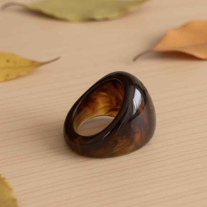 Anneaux en résine acrylique de forme ronde, fabriqués à la main, anneaux d'amour pour femmes, bijoux de fête, vente en gros au meilleur prix - Product Image 3