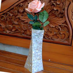 Vases coquillages petits en nacre, bijoux en coquillages, bouteille blanche avec motif de coquillages en mosaïque pour la décoration de table - Product Image 1