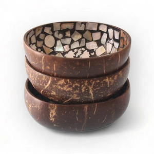Bol en coquille de noix de coco incrusté de nacre, bol de service décoratif naturel et écologique de luxe pour la salle à manger et le style d'intérieur - Product Image 3
