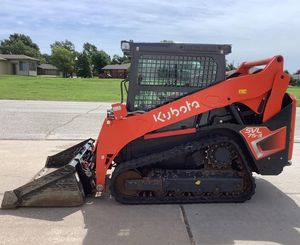 Chargeuse compacte sur chenilles Kubota SVL75-3 d'occasion – Agriculture et aménagement paysager - Product Image 5