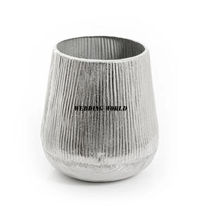 โลหะแฟนซีแจกันดอกไม้มาใหม่ที่ทําด้วยมือออกแบบผู้ถือดอกไม้รูปร่างที่กําหนดเองขายส่งแจกันดอกไม้ - Product Image 2