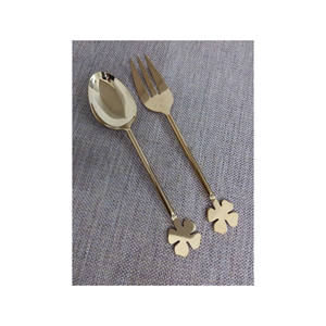 Ensemble de service à salade en acier inoxydable de qualité supérieure pour la maison et la table, design feuille, couverts à salade avec placage or à prix avantageux - Product Image 4