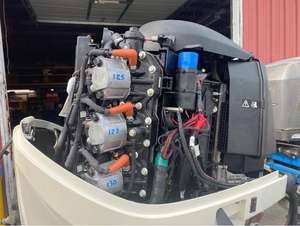 Moteur diesel 4 temps hors-bord EVINRUDE E200HSL neuf - Product Image 2