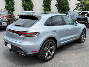 NUEVO Porsche Macan T 2024, SUV de 4 Puertas, Diseño Refinado - Product Image 5