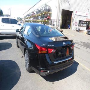 Nissan Altima 2023 en parfait état - Product Image 2