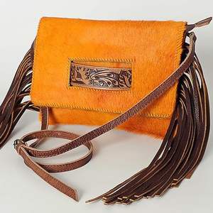 Pochette à pompon en cuir véritable faite à la main avec fermeture de couverture Design sculpté Choix de couleurs multiples - Product Image 6