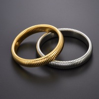 Bracelet élastique tendance en acier inoxydable pour hommes, accessoire de mode durable pour les marchés des marques de mode (vente en gros)
