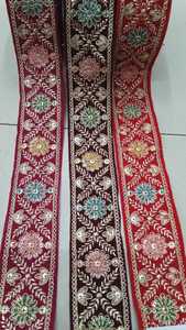 Lacets de travail de fil brodé sur mesure en trois options de couleur dans la broderie de paillettes en largeur de 2.5 pouces à des fins de revente. - Product Image 5