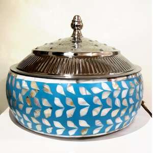 Casseroles en acier inoxydable nacré fabriquées à la main en métal durable pour un dîner élégant et une présentation des aliments élégante - Product Image 2