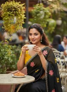 Sari de seda suave Rangoli para mujer con bordados y detalles de espejo en toda la prenda, hermoso y elegante, con blusa, hecho en India, en stock. - Product Image 5