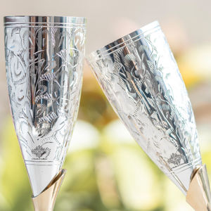 IndianArtVilla Verre à vin à champagne avec base en laiton gaufré plaqué argent et boîte en velours rouge-Lot de 2 - Product Image 3