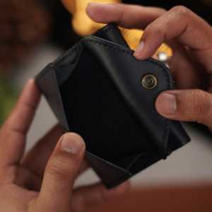 Non. Portefeuille de luxe à trois volets en cuir de vachette bleu bordeaux avec fonction RFID, en cuir véritable d'alligator et nylon ouvert pour le rangement de billets - Product Image 4