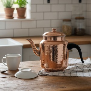 Ensemble théière et cafetière classique en cuivre, design vintage de luxe avec poignée en laiton, verre, céramique et plastique, pour la cuisine - Product Image 1