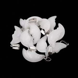 จี้หยกขาวแกะสลักรูปใบหน้าพระจันทร์ครึ่งดวงของชาวคริสต์-ชุบทองด้วยเงิน925 - Product Image 1