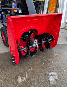 Soplador de Nieve Husqvarna ST224, Eficiente Quitanieves, Origen Estadounidense, 65 kg, Probado y Certificado, 2 Años de Garantía, Motor con Rodamientos - Product Image 6