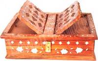 Boîte à Coran en bois sculptée à la main, écologique, 12x8x3, artisanat islamique musulman, gravure complexe ajourée, design incrusté, doré