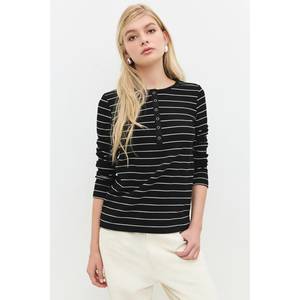 เสื้อยืดผู้หญิง - Product Image 2