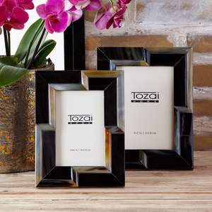 Cadre photo en corne luxueux parfait pour ajouter de la texture et de la profondeur à une pièce remplie de pierre naturelle en bois et d'accents métalliques - Product Image 4