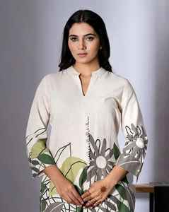 Magnifique Kurti ethnique pour femme avec des détails artisanaux et des combinaisons de couleurs vives disponibles aux meilleurs prix d'Inde - Product Image 4