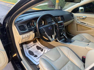 Voiture d'occasion de qualité abordable, Volvo S-60 T6 2014, conduite à gauche - Product Image 2