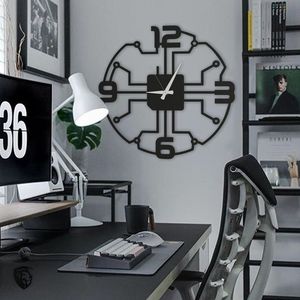 Horloges murales élégantes en métal rustique avec accents de panneaux de bois et finitions dégradées pour convenir aux intérieurs de style ferme - Product Image 2