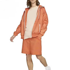 Ensemble short coupe-vent respirant à capuche élégant pour l'hiver avec un look moderne, une sensation légère et un design décontracté - Product Image 1