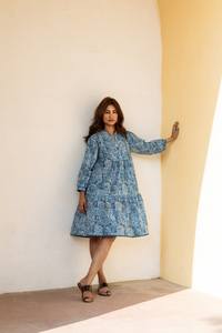 ชุดเดรสลายดอกไม้สไตล์โบฮีเมียน Lilamrita ผ้าฝ้ายแท้พิมพ์ลายด้วยมือ สีฟ้าขาว สวมใส่สบายๆ ในฤดูร้อน - Product Image 5