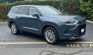 Toyota Grand Highlander 2025 d'occasion en excellent état - Product Image 2