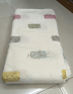 Tela de algodón bordada con patrones rectangulares coloridos para ropa de cama, uso textil del hogar, disfraces, kurtis, etc. - Product Image 1