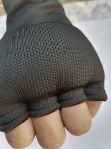 ถุงมือชกมวยแบบเจลคุณภาพสูงสำหรับผู้ชายและผู้หญิง พร้อมผ้าพันมือ สำหรับฝึกซ้อมมวยไทยและ MMA - Product Image 2