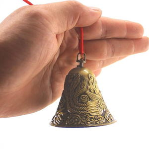 Cloches d'église gravées au design antique en laiton massif avec finition polie miroir, parfaites pour un montage mural avec corde - Product Image 4