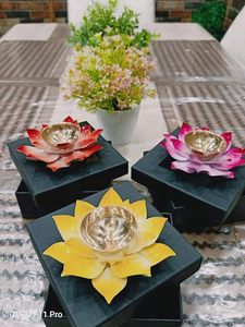 Nouvelle Arrivée Directe d'Usine, Diya en Métal Poli Indien, Design Moderne de Lotus, Cadeau Personnalisé pour Diwali, Cadeau Religieux - Product Image 2